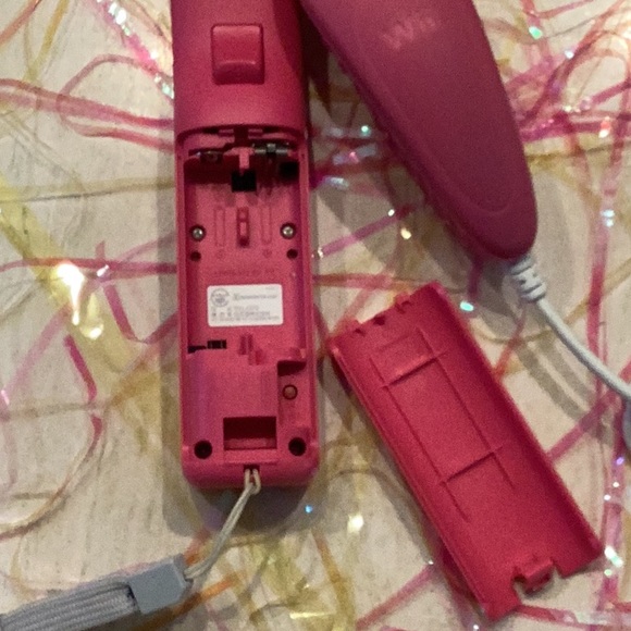 Nintendo Wii Remote Controller & Nunchuk & Wrist Strap Pink - Picture 6 of 8